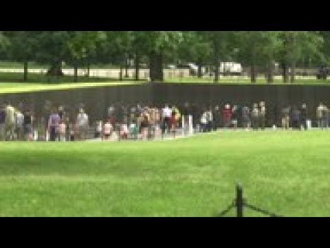 People pack into DC war memorials despite pandemic