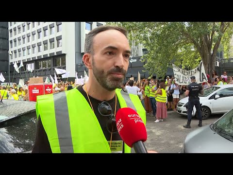 Trabajadores de Iberia protestan para exigir la renovación del convenio colectivo
