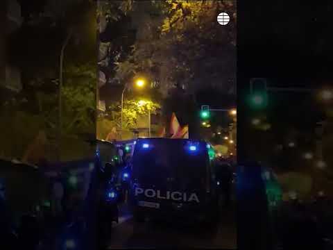 La Policía blinda Ferraz en el octavo día de manifestación ante la sede del PSOE #Manifestación