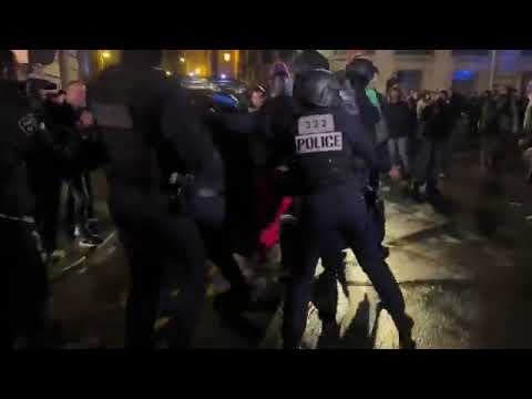 La Policía dispersa a miles de manifestantes en París; rechazan reforma de las pensiones