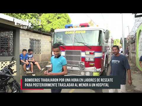 Bomberos rescatan a niño que quedó prensado entre dos árboles en Managua - Nicaragua