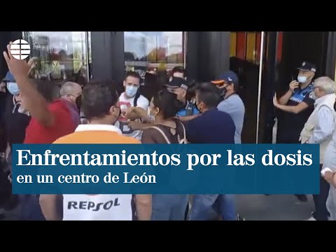 Enfrentamientos por recibir la segunda dosis de la vacuna en un centro de León