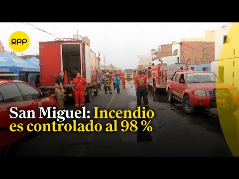 San Miguel: Bomberos controlan incendio en depósito de químicos