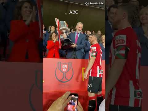 El ATHLETIC, campeón de #COPADELREY 40 años después | EL MOMENTO EN EL QUE MUNIAIN LEVANTA EL TROFEO