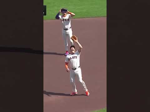 Matt Chapman grabs the infield fly... with some help from Willy Adames 