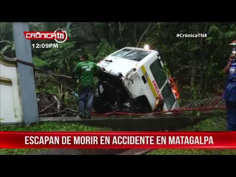 Personas que viajaban en una ambulancia se salvan de milagro en Matagalpa - Nicaragua