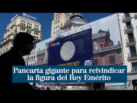 Pancarta gigante en la calle Alcalá para reivindicar la figura del Rey Emérito
