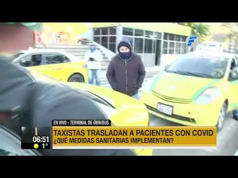 Taxistas trasladan pasajeros en modo Covid