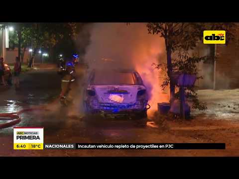 Vehículo se incendió en plena vía pública