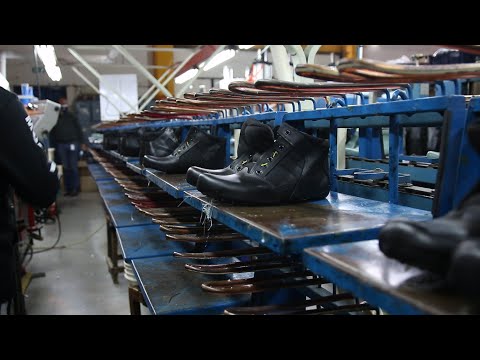 Empresa nacional produce 27.600 pares de botas para la Policía Nacional