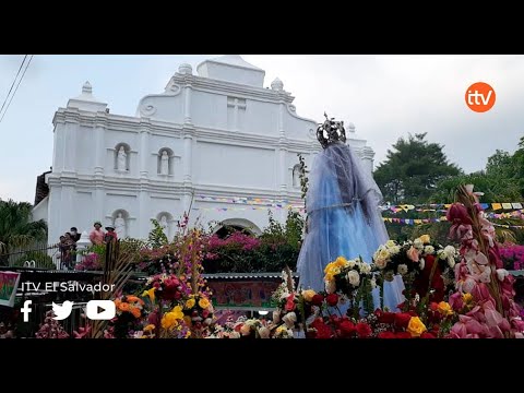 Panchimalco se viste de Flores y Palmas en honor  a la virgen María