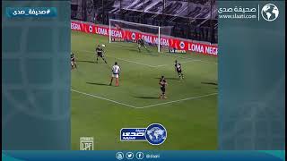 لاعب يسجل هدف عالمي