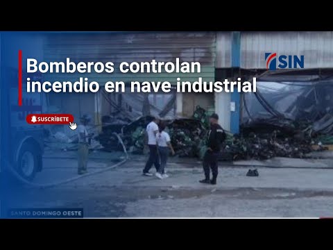 Bomberos controlan incendio en nave industrial