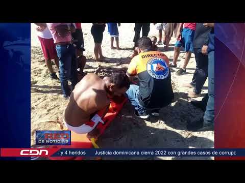 Defensa Civil y policía Turística rescatan tres hombres arrastrados por remolino en playa Costambar