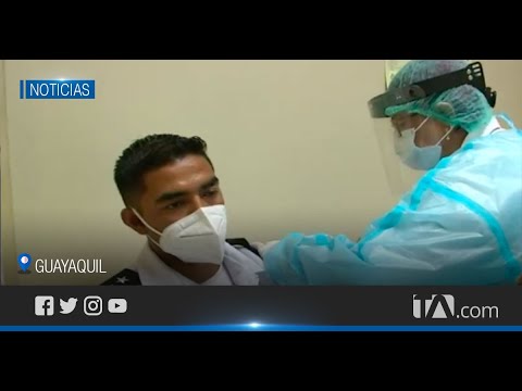 Inició la jornada de vacunación en el hospital Militar  de Guayaquil