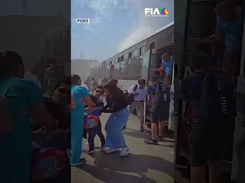 ¡Terror en Perú! Autobús se incendia con los pasajeros adentro