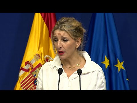 Yolanda Díaz retira la medalla al mérito en el trabajo a Franco