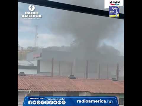 Incendio en bodega de Megapaca en cercanías de la Kennedy en la capital