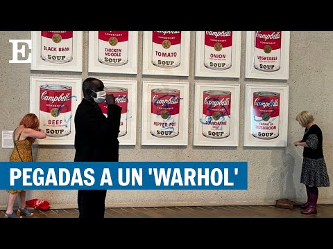 Activistas climáticas se pegan a una obra de Warhol en Australia | El País