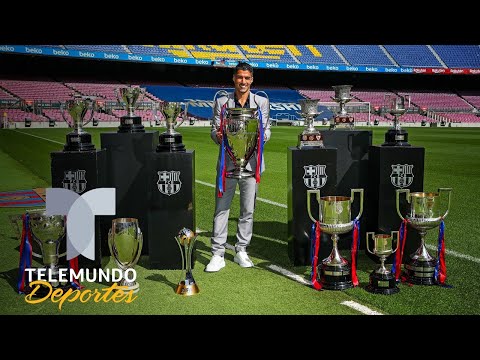 Suárez posa con su familia y amigos en su despedida del Camp Nou | Telemundo Deportes