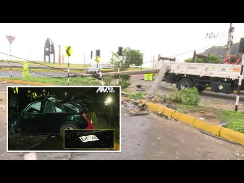 Lujoso auto protagoniza un terrible accidente en la Costa Verde y conductor abandona el lugar