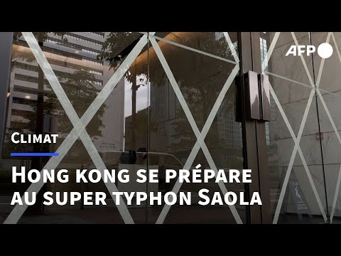 Hong Kong se prépare à l'arrivée du super typhon Saola | AFP Images