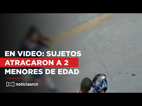 En video: sujetos en moto atracaron y amenazaron con arma blanca a dos menores de edad