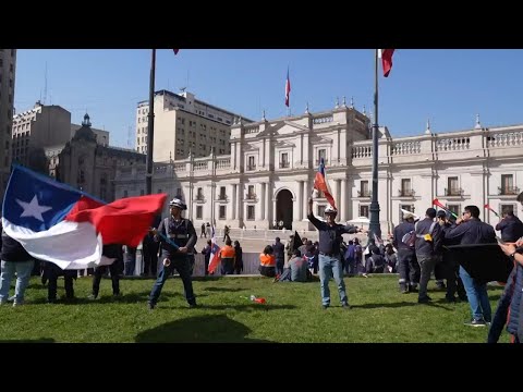 Workers protest outside Chilean presidential palace over closure of steel company