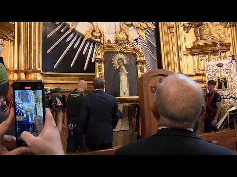 La bajada de la Virgen de La Paloma en Madrid finaliza tras la misa