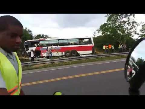 Al menos 17 heridos en accidente de autobús en Santo Domingo Este