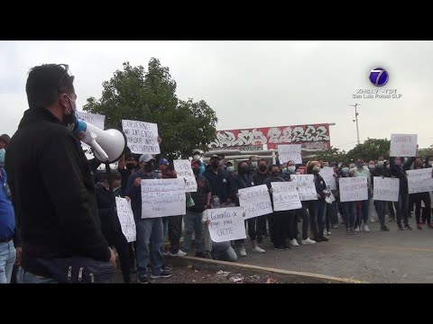 No cesan las manifestaciones; trabajadores del CECyTE toman el Distribuidor Juárez.