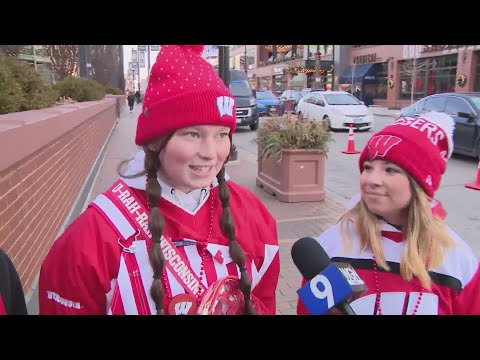 Fans brave extremely cold temperatures for Big Ten Hockey at Wrigley Field