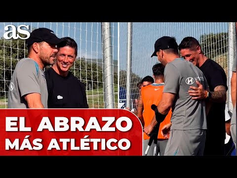 El ABRAZO entre FERNANDO TORRES y SIMEONE en el entrenamiento del ATLÉTICO