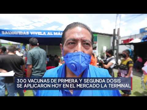 El ejército de Guatemala instala una carpa de vacunación en el mercado la terminal