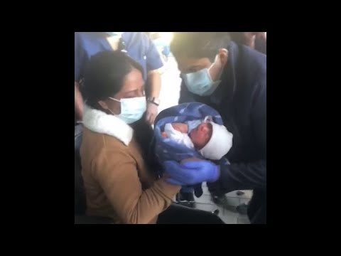 Coronavirus: plongée dans un coma artificiel lors de son accouchement, elle rencontre enfin son bébé