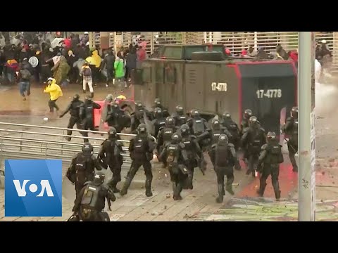 🔵Protesters Face Water Cannon, Tear Gas in Colombia Protest