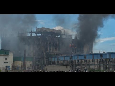 Voraz incendio acaba con fábrica en Bangladesh