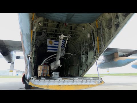 Imágenes de helicóptero donado por Estados Unidos a Fuerza Aérea Uruguaya
