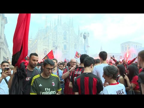 Les fans de l'AC Milan fêtent leur premier titre de Serie A en plus de dix ans | AFP Images