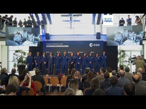 La Agencia Espacial Europea presenta a cinco nuevos astronautas
