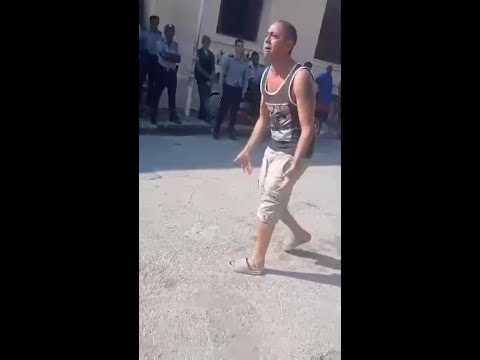 Cubanos protestan frente a la estación de policía en El Cobre