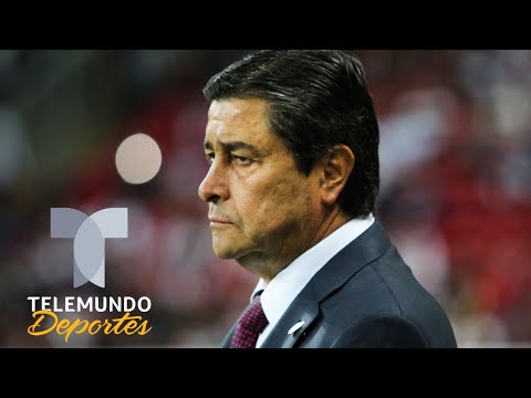 Los jugadores de Chivas intentaron salvar a Luis Fernando Tena | Telemundo Deportes