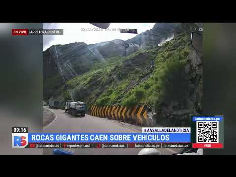 Impactante caída de rocas gigantes sobre vehículos en la carretera central