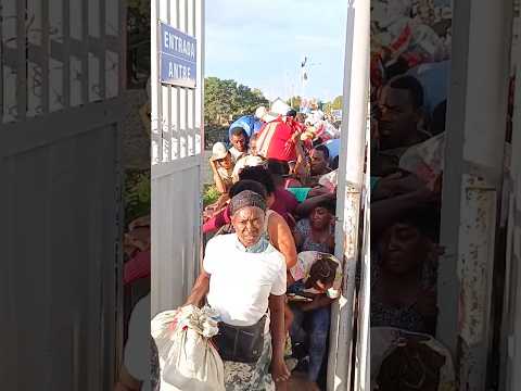 Haitianos entran en masa al mercado de Dajabon tras la apertura de la frontera