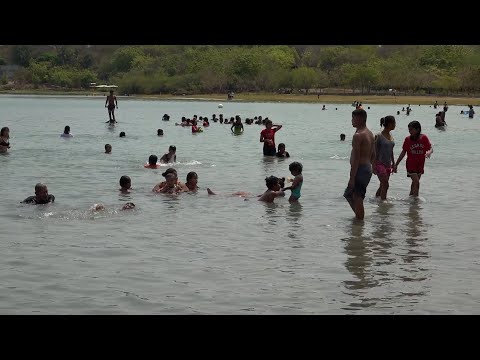 Familias disfrutan la Semana Mayor en la Laguna de Xiloá