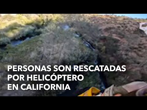 Personas son rescatadas por helicóptero en California