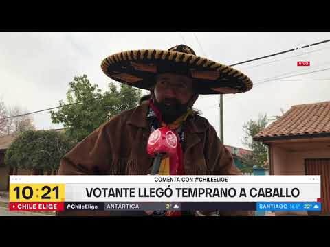Llegó a votar montado a caballo | Chile Elige