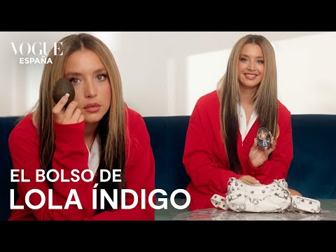 ¿Qué hay en el bolso de Lola Índigo? | VOGUE España