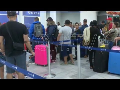 Hondureños que dejan el país tras pasar fiestas de fin de año abarrotan aeropuerto Villeda Morales