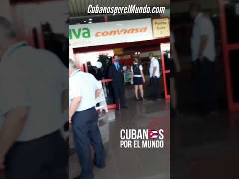 Cubanos forman escándalo en el aeropuerto de La Habana porque no los dejaban abordar por el PCR